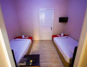 https://cicek-palas-otel.hotelsofizmir.com